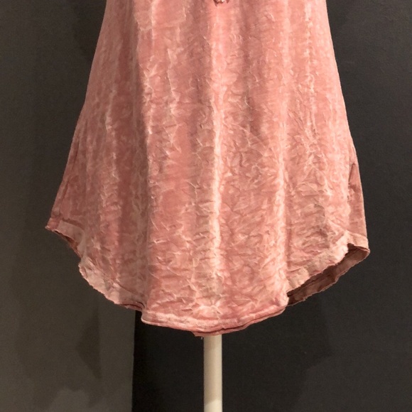 Muted rose colored fleur de lis tunic - Picture 4 of 12